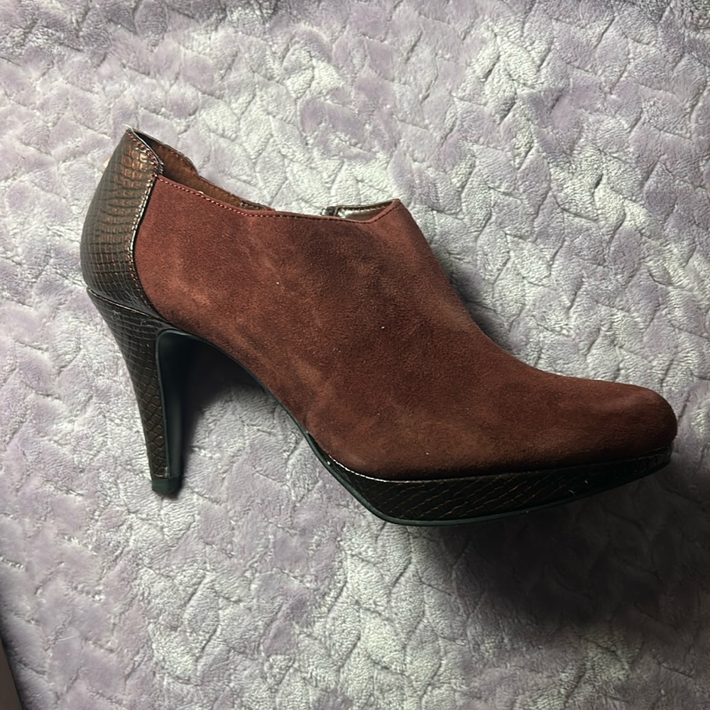 Brand New* Wine color Snakeskinn heeled booties